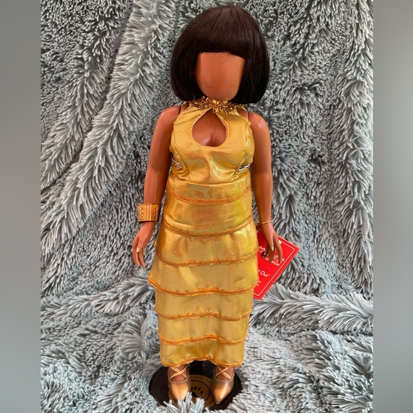 Sass n Class ANNIE LEE “Glamorous in Gold” 17.5” Doll - Picture 1 of 6